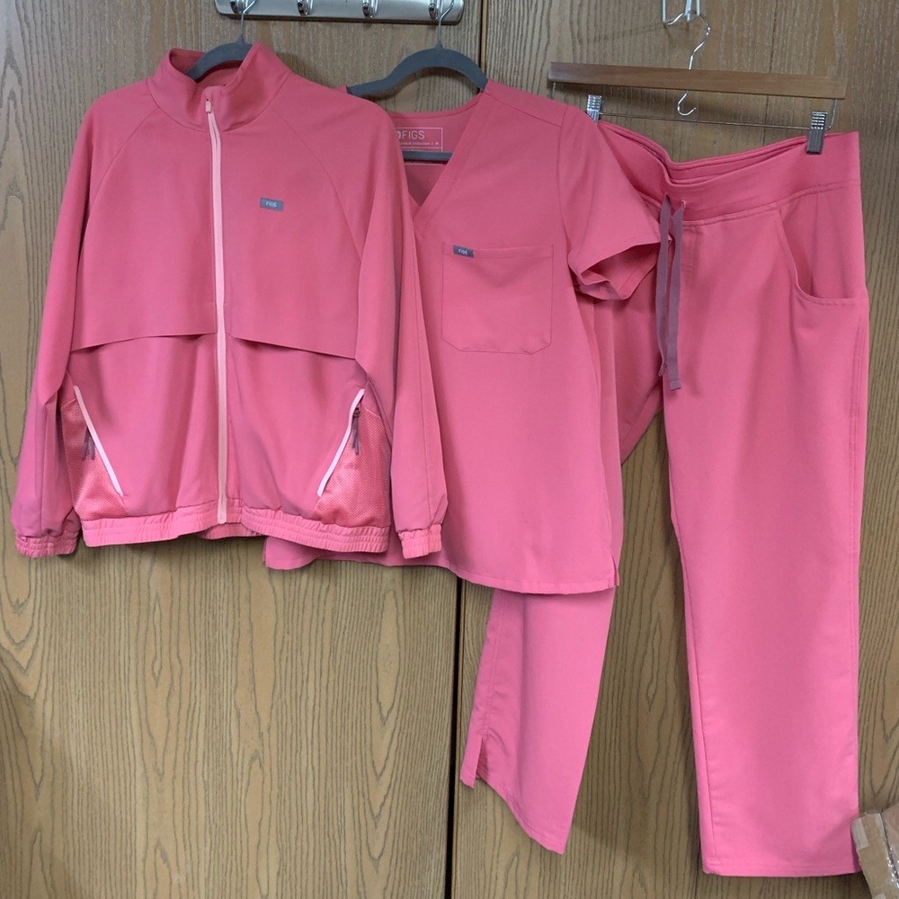 FIGS Set - Desert Rose - Sydney Jacket, M; Catarina Top, M; & Kade Pants, M/P